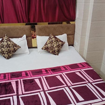 Arora Guest House Amritsar Esterno foto