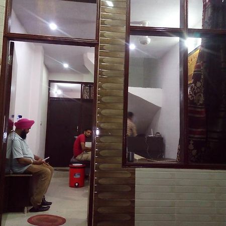 Arora Guest House Amritsar Esterno foto
