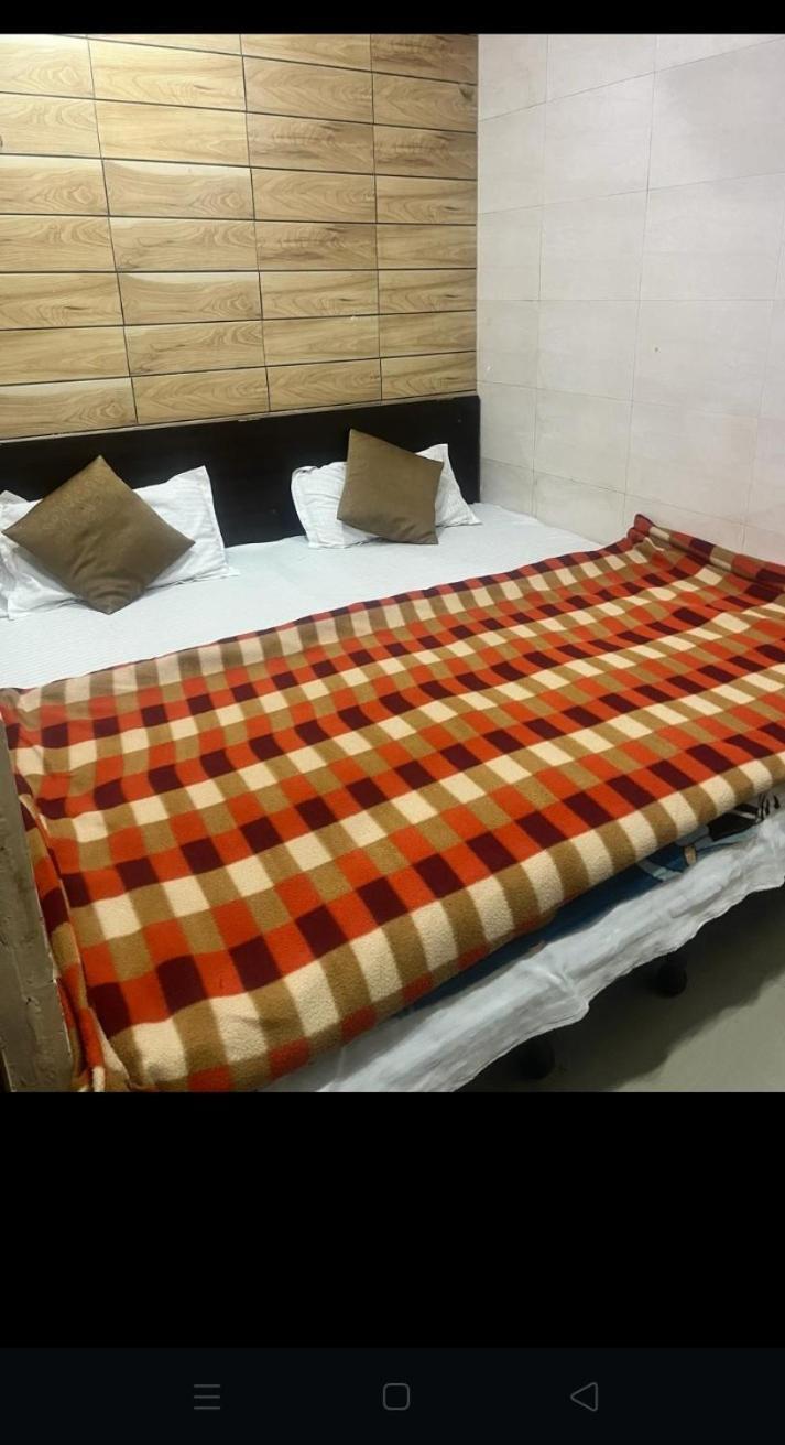 Arora Guest House Amritsar Esterno foto