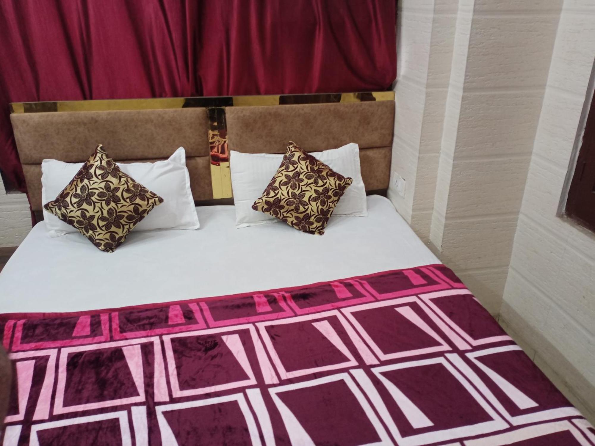 Arora Guest House Amritsar Esterno foto