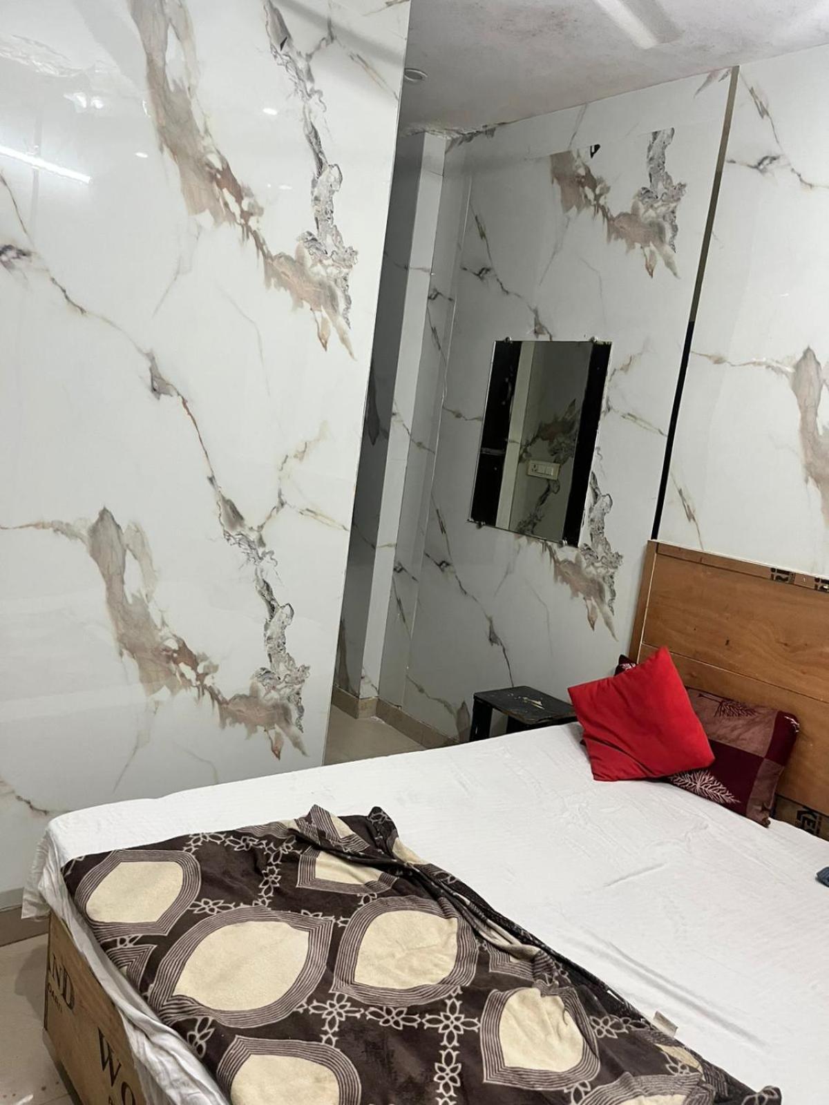 Arora Guest House Amritsar Esterno foto