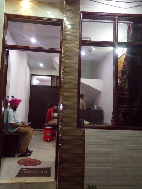 Arora Guest House Amritsar Esterno foto